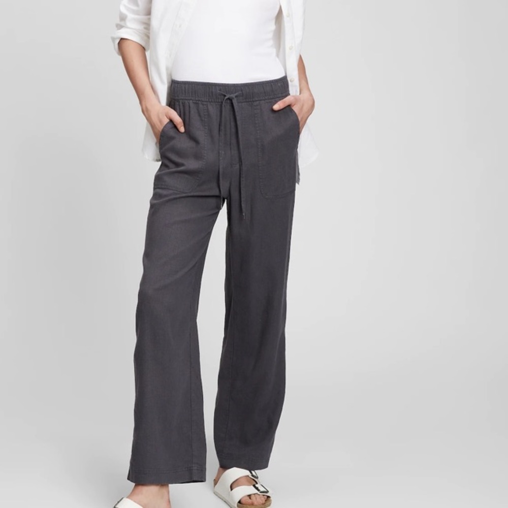 NWT GAP black linen pants wide legged with side seam pockets. Size 10.